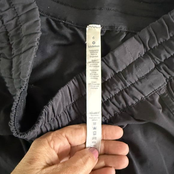Lululemon black tracker short. 6 - Picture 6 of 6